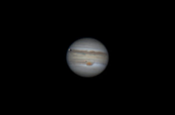 Giove e ombra di Io14 06 2019  01 18  46 h 23 18 43 UT